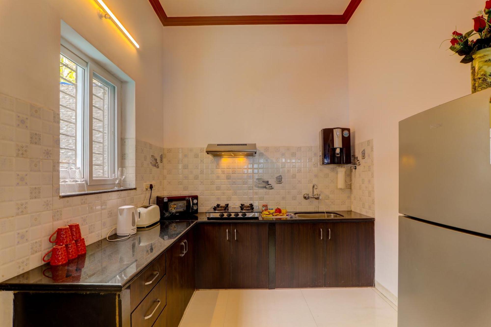 Jaqk Holidays - 9Bhk Villa For Big Groups, Private Pool-Wifi-Cartaker-Parking, North Goa Бага Екстериор снимка