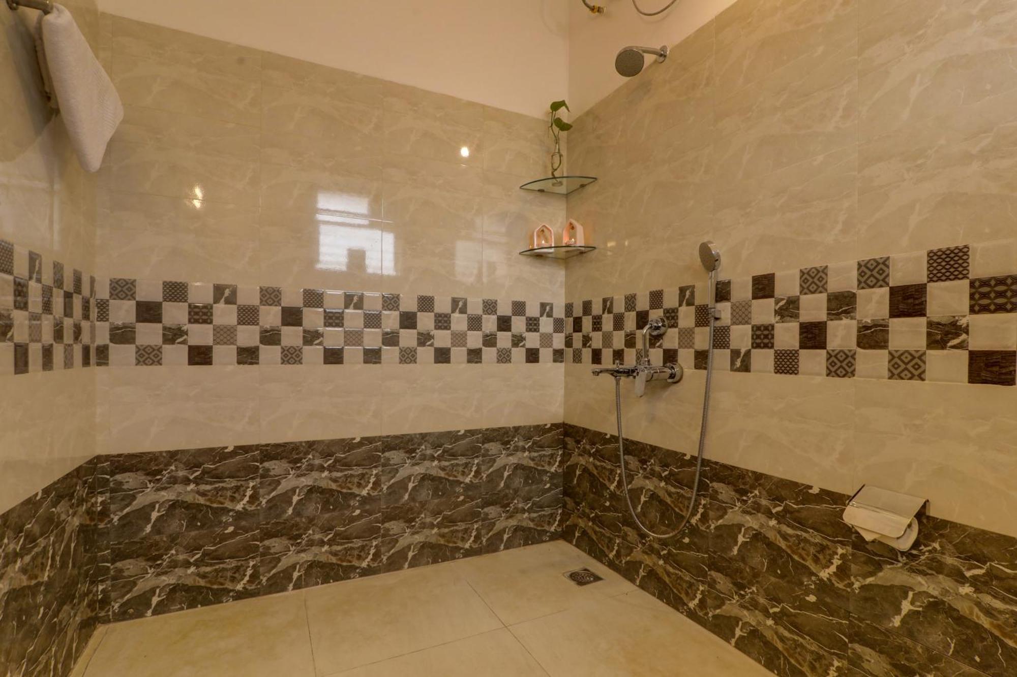 Jaqk Holidays - 9Bhk Villa For Big Groups, Private Pool-Wifi-Cartaker-Parking, North Goa Бага Екстериор снимка
