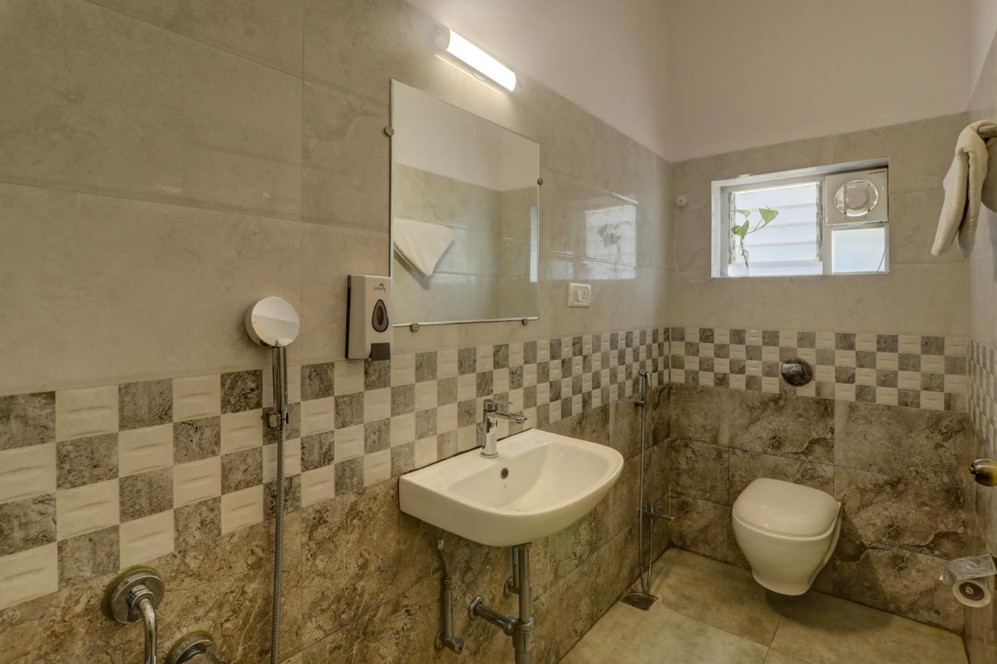 Jaqk Holidays - 9Bhk Villa For Big Groups, Private Pool-Wifi-Cartaker-Parking, North Goa Бага Екстериор снимка